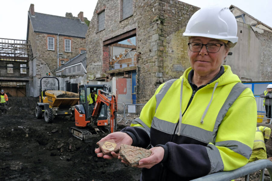Archaeologists Just Unearthed Nearly 300 Skeletons Beneath An Old Department Store In Wales - T-News