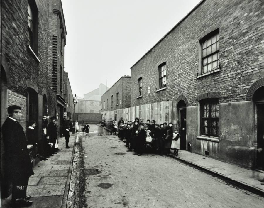 27 Haunting Images Of The Slums In Victorian England