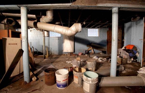 33 Chilling Images Captured Inside Serial Killer’s Houses