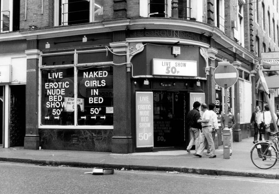 Red Light Districts From Around The World In 35 Photos 9479