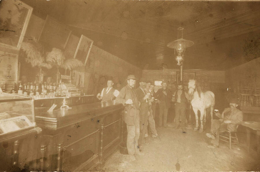 33 Historic Photos Of Wild West Saloons On The American Frontier