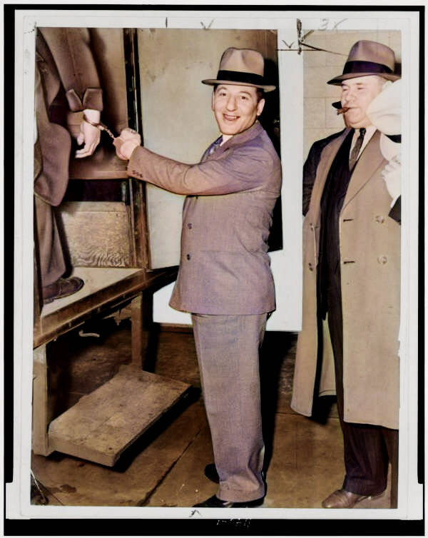 36 Colorized Photos From The Early Days Of Organized Crime