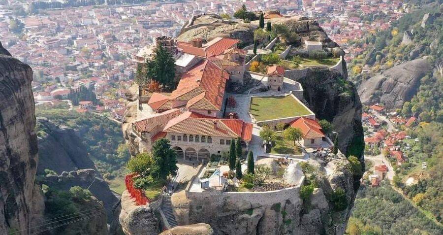 29 Awe-Inspiring Photos Of Holy Places Around The World