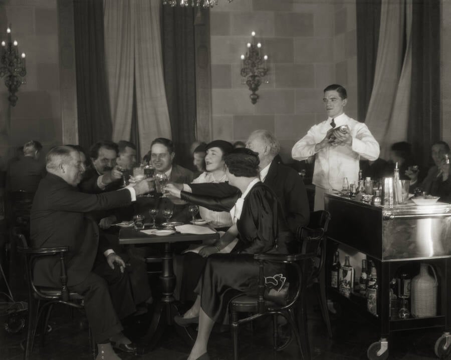 inside-the-notorious-speakeasies-of-prohibition-era-america