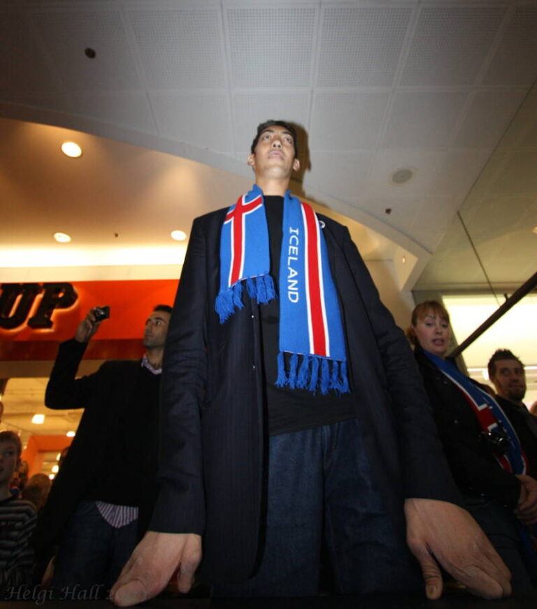 Meet Sultan Kösen, The Tallest Man Alive