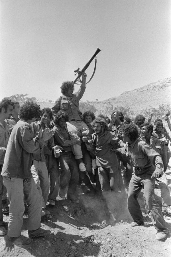 Inside The Lebanese Civil War In 33 Tragic Photos