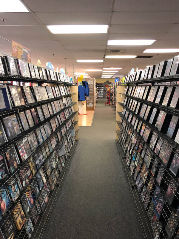 23 Vintage Blockbuster Photos From The Heyday Of Video Rentals