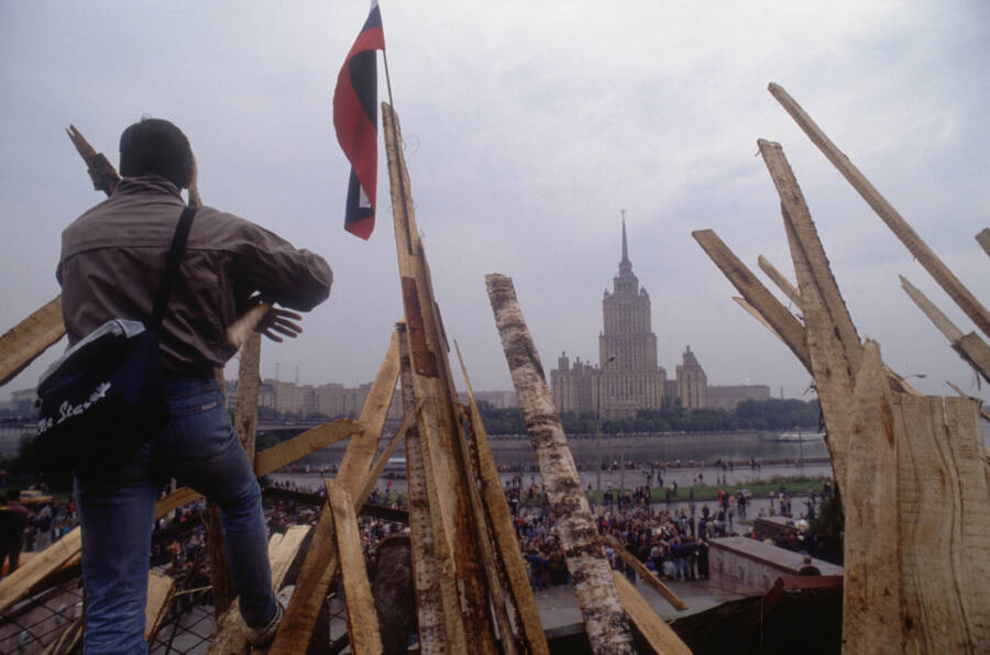 55 Photos That Capture The Collapse Of The Soviet Union