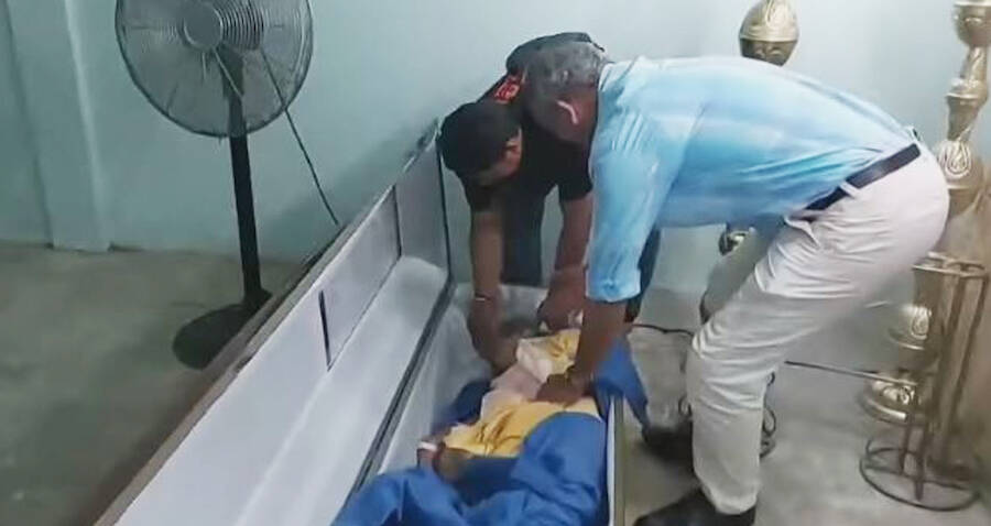 Dead Woman Knocks On Coffin During Her Own Wake 