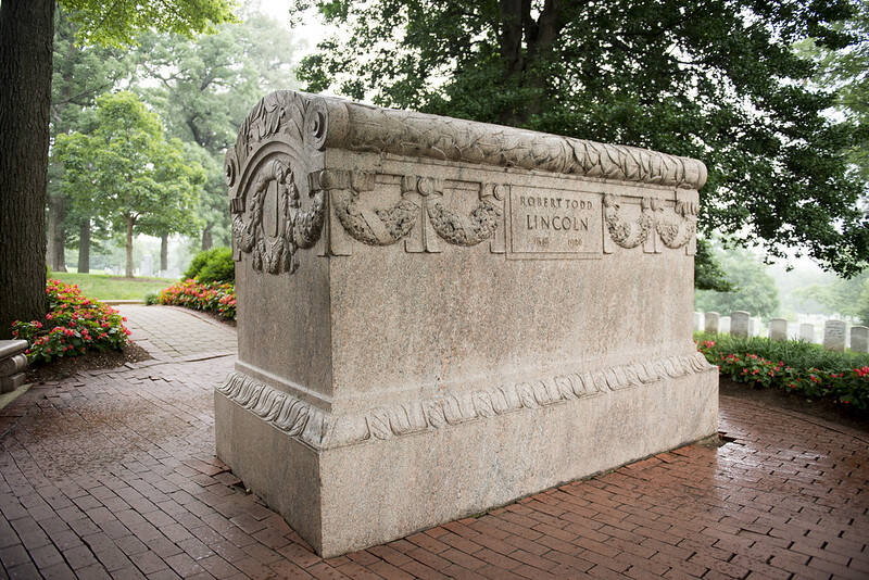 Robert Todd Lincoln Sarcophagus