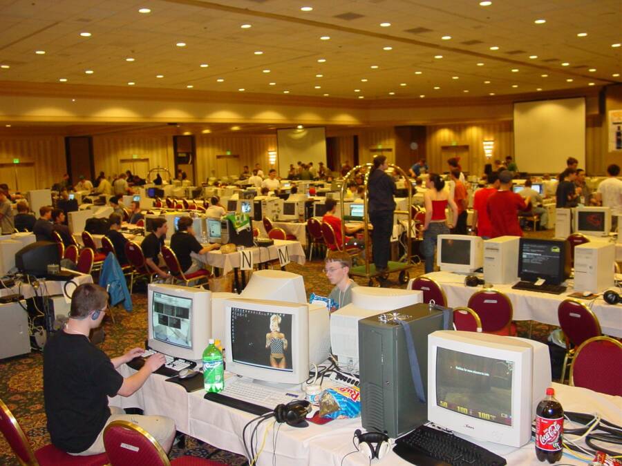 Inside The LAN Parties From The Early Days Of PC Gaming inside-the-lan-parties-from-the-early-days-of-pc-gaming