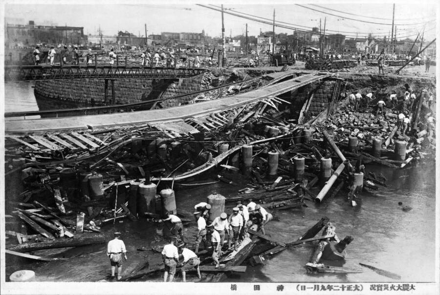 Japanese Soldiers Working At The Kandabashi Bridge