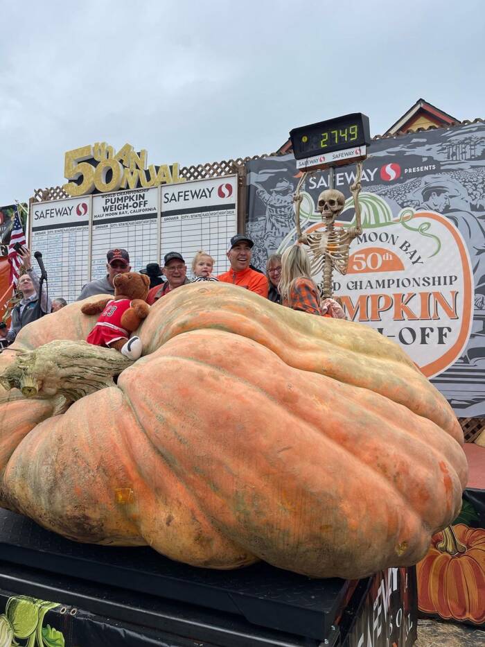 Minnesota Man Grows World Record 2 749 Pound Pumpkin