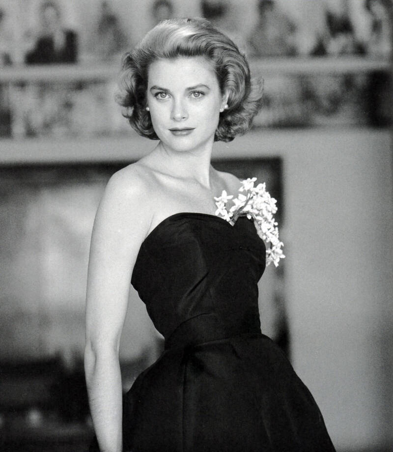Grace Kelly With Flowers In Her Dress