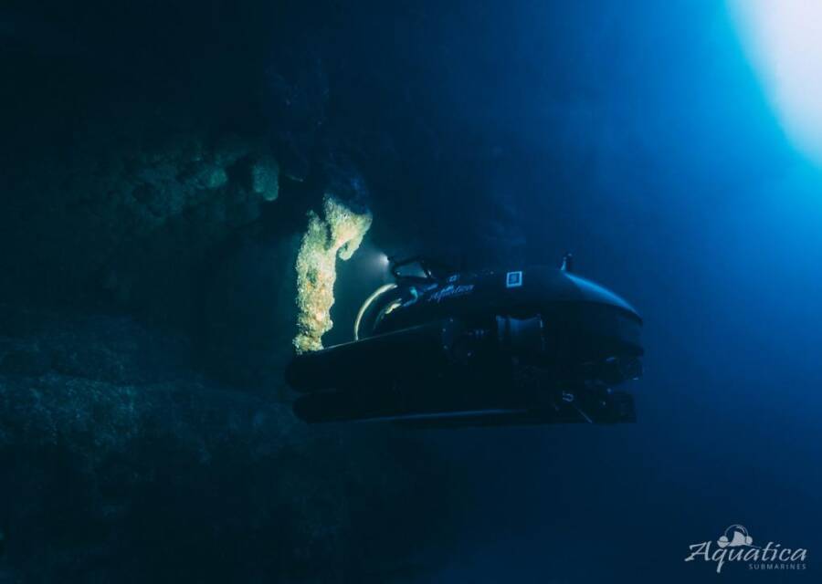 Submarine In The Great Blue Hole