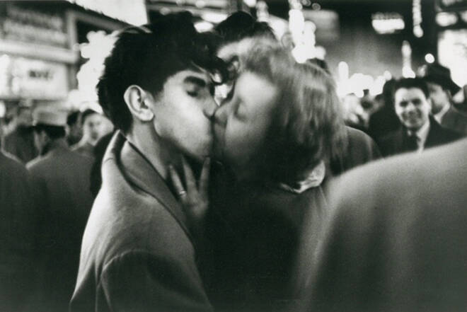 Kissing In Times Square