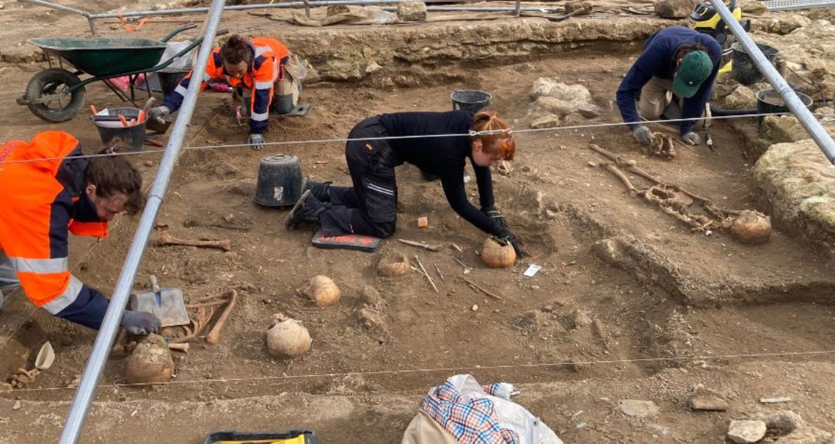 Archaeologists Uncover A Medieval Village And More Than 1‚000 Burials While Excavating A French Abbey