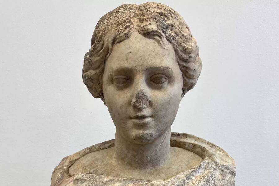 Marble Roman Head Is Found in England - The New York Times