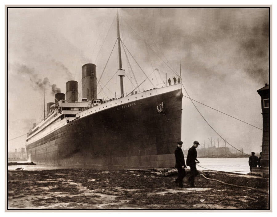 Titanic Leaving The Shipyard