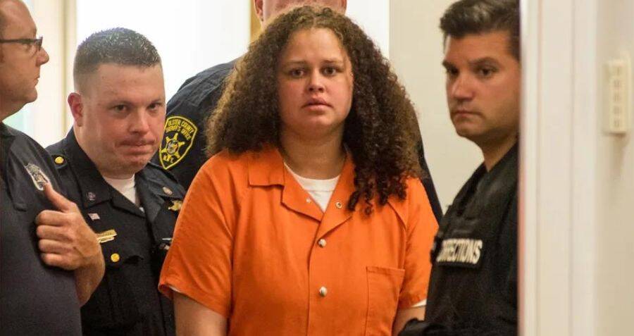 Sarra Gilbert, The Woman Who Stabbed Her Mother 227 Times