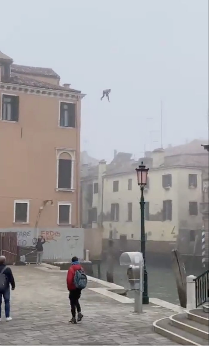 Venice Parkour Jump