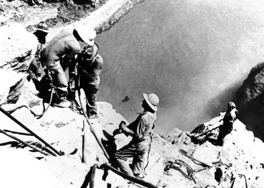 Building The Hoover Dam