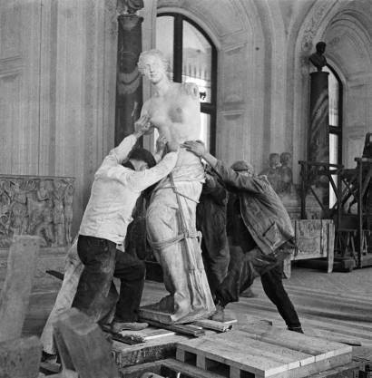 Evacuation Of The Venus De Milo