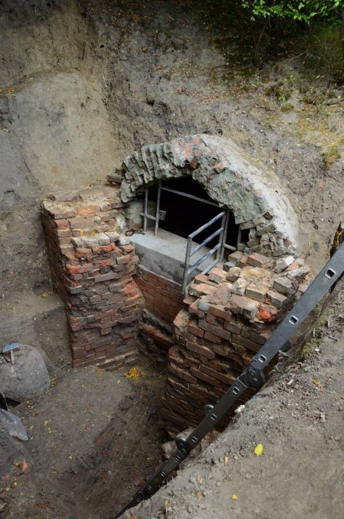 Entrance To Masonic Graves In Warsaw