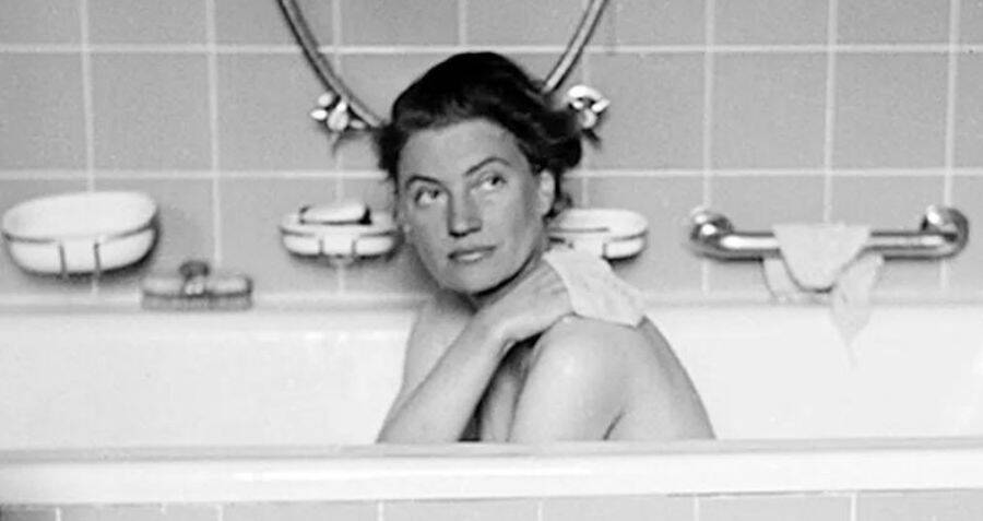 Lee Miller, The Vogue Model Who Became A WW2 Photographer