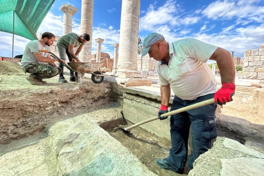 Roman Gladiator Sarcophagus In Turkiye