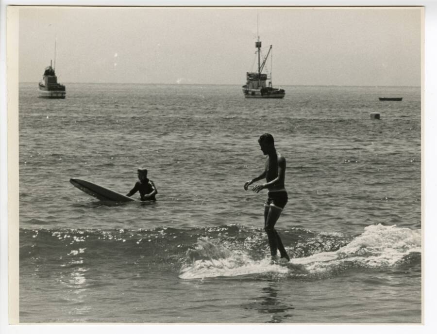 33 Vintage Surfing Photos From The '60s And '70s