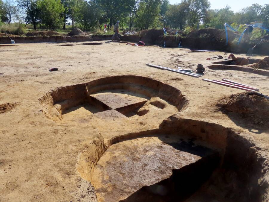 Archaeologists Have Unearthed a 6,000-Year-Old Neolithic Longhouse in ...