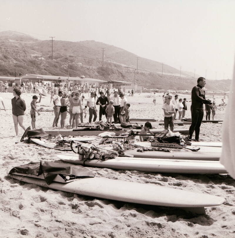 33 Vintage Surfing Photos From The '60s And '70s