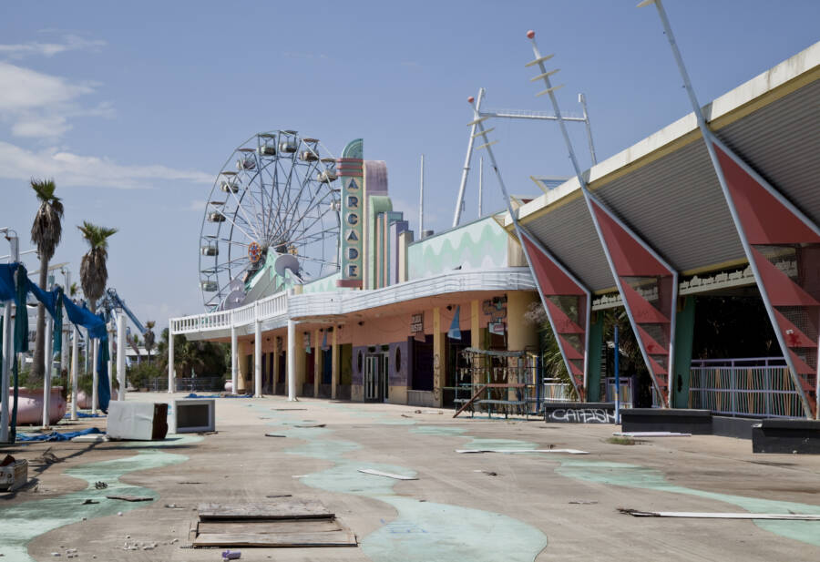 Six Flags New Orleans, The Theme Park Shuttered After Hurricane Katrina