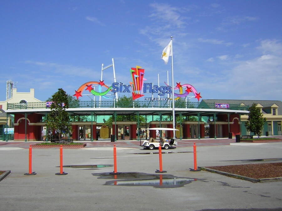 Six Flags New Orleans Entrance