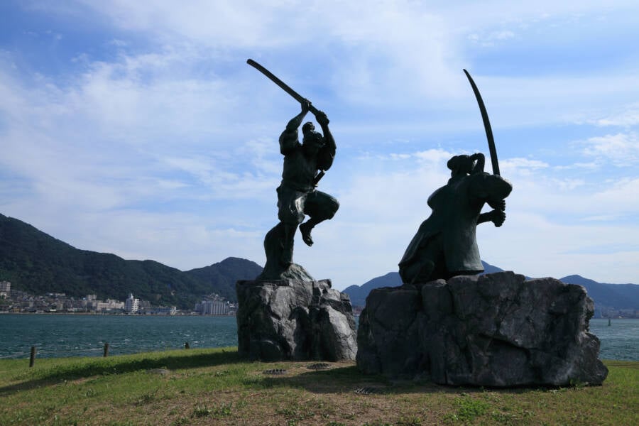 Musashi And Kojiro Statues