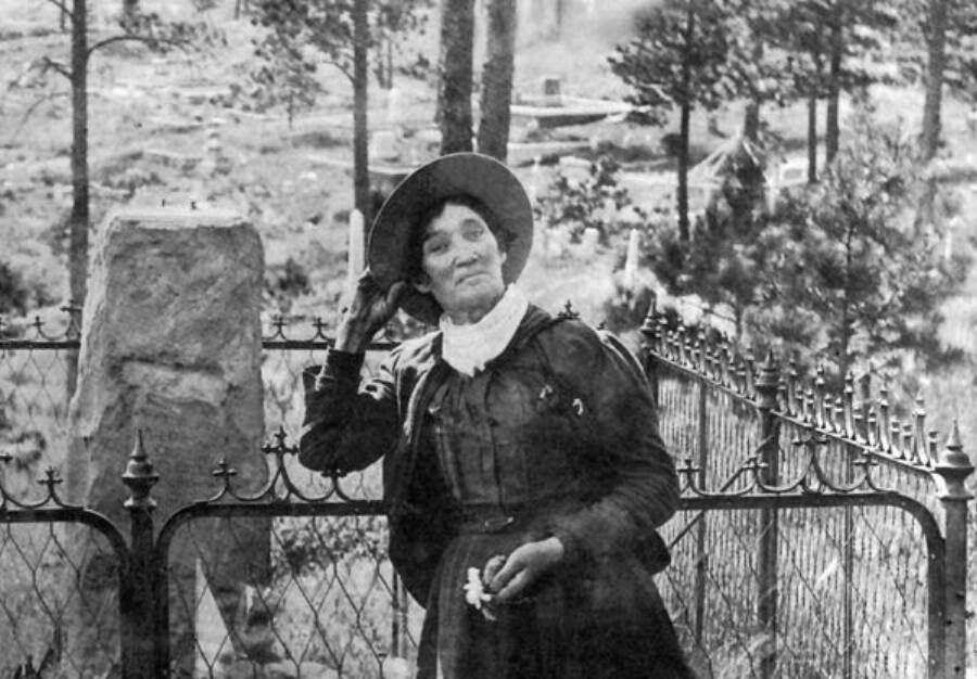 Calamity Jane At Wild Bill Hickoks Grave