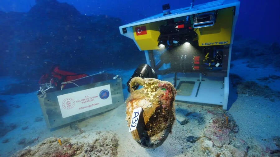 Amphora From Medieval Shipwreck In Turkiye