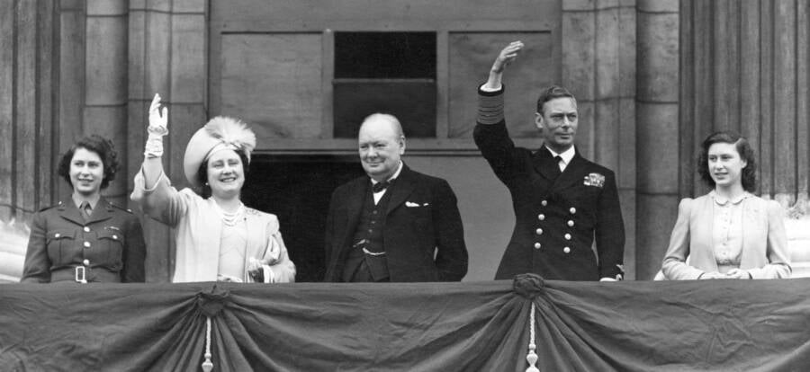 Royal Family And Churchill On A Balcony