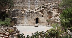 Where Was Jesus Buried Featured