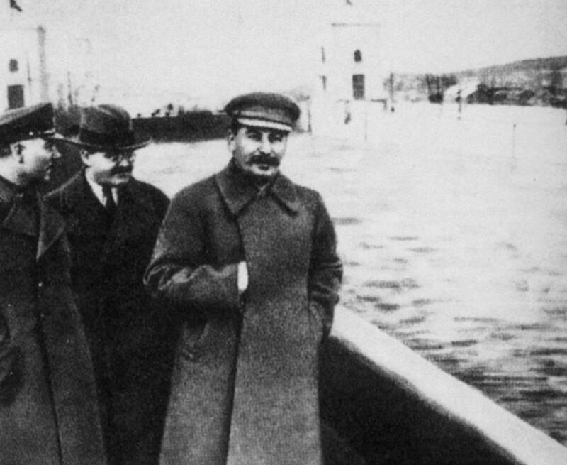 Doctored Photo Of Stalin And Yezhov