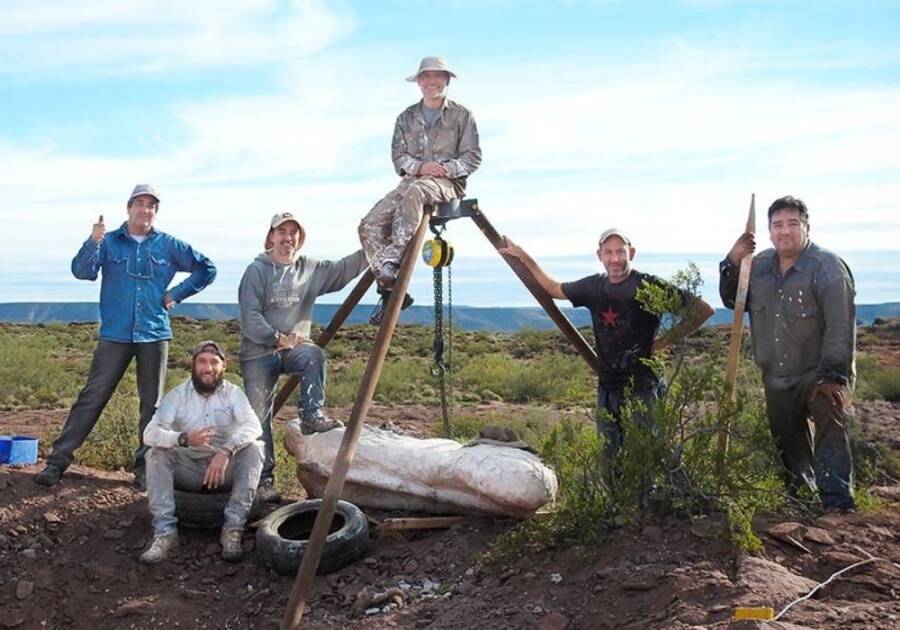 Paleontologists Excavate Astigmasaura Genuflexa