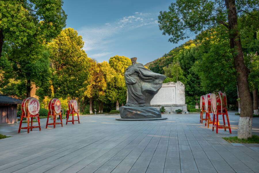 Fengdu Ghost City Entrance