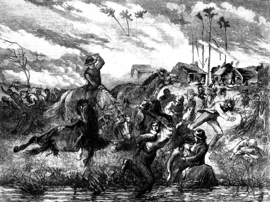 People Fleeing Deadliest Fire In US History