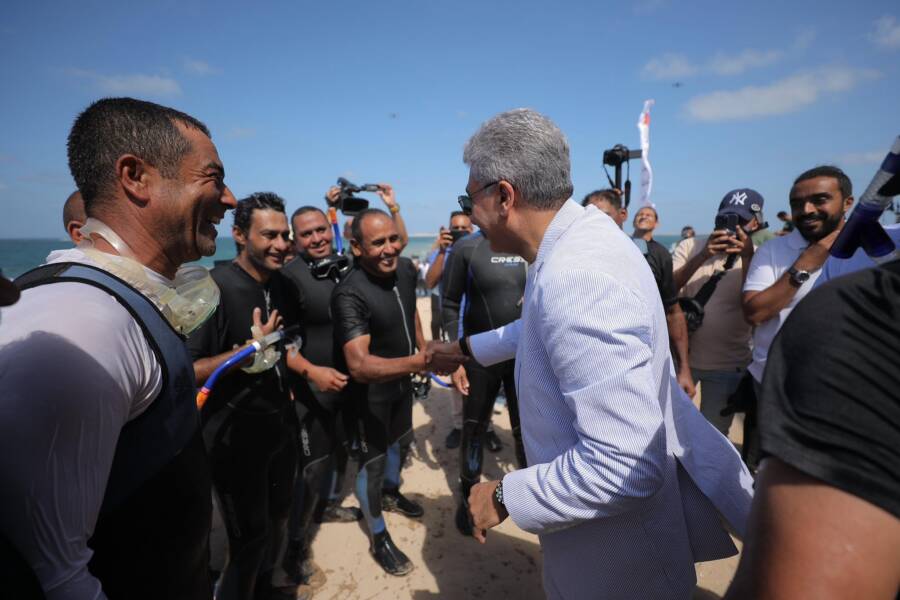 Sherif Fathi Shaking Divers Hands