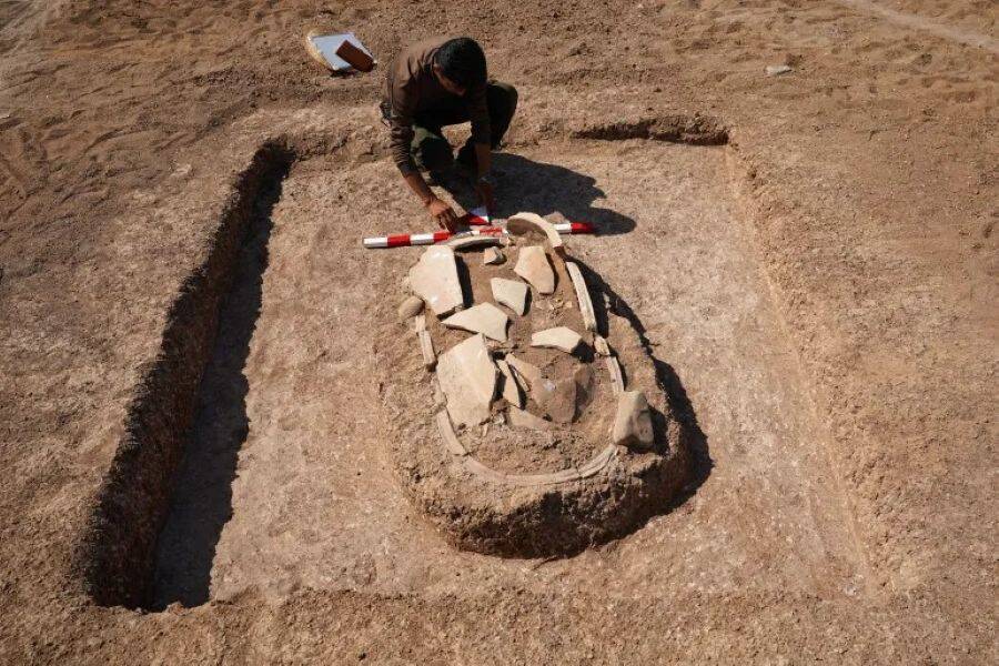 Archaeologist Uncovers A Tomb At Mosul Dam