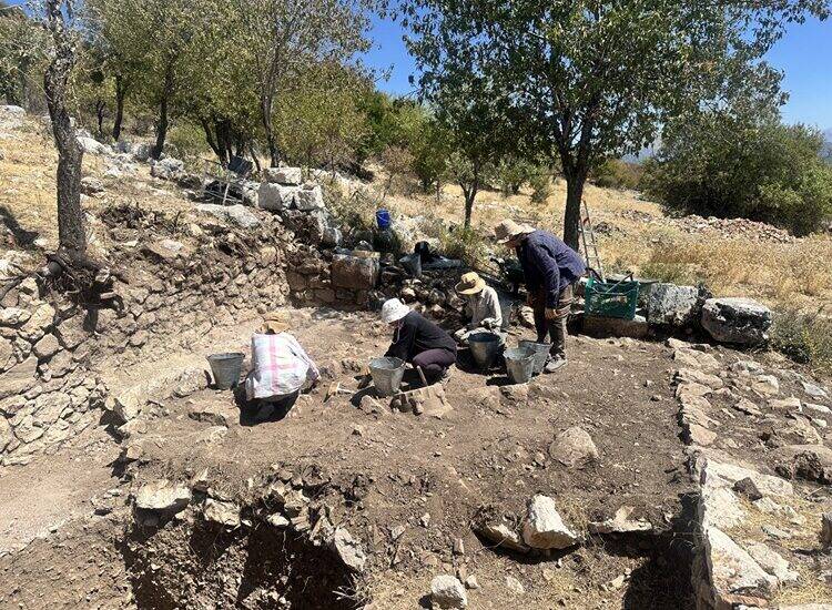 Archaeologists At Work In Timbriada