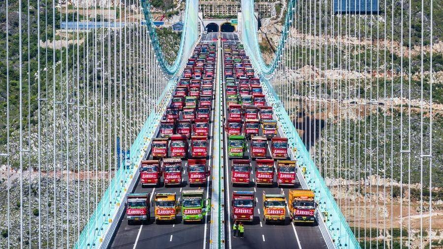 Huajiang Grand Canyon Bridge