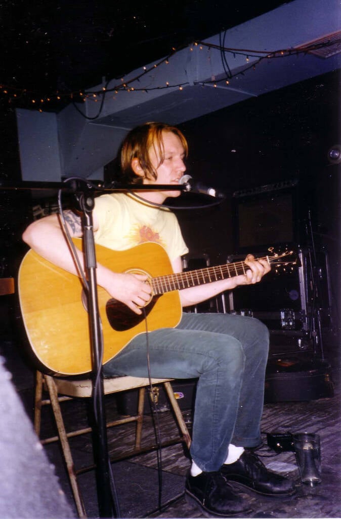 Elliott Smith Performing Live In 1997