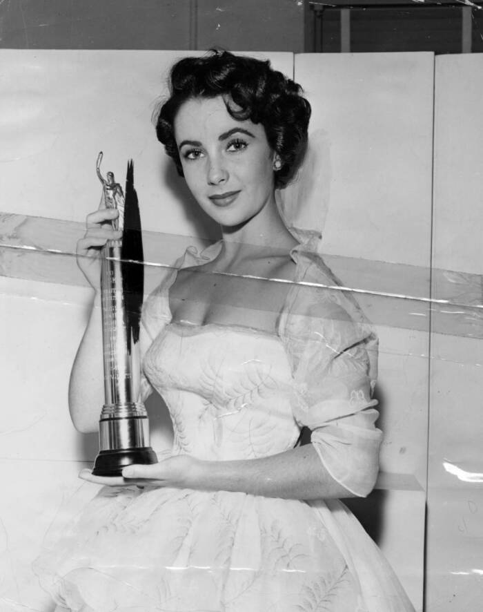 Elizabeth Taylor With An Award